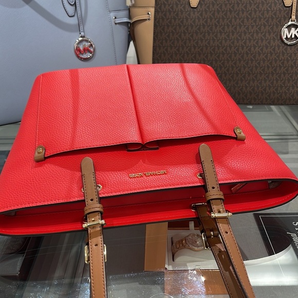 MICHAEL KORS JET SET TRAVEL MEDIUM DOUBLE POCKET TOTE NON-LEATHER VEGAN
NWT - Picture 16 of 16